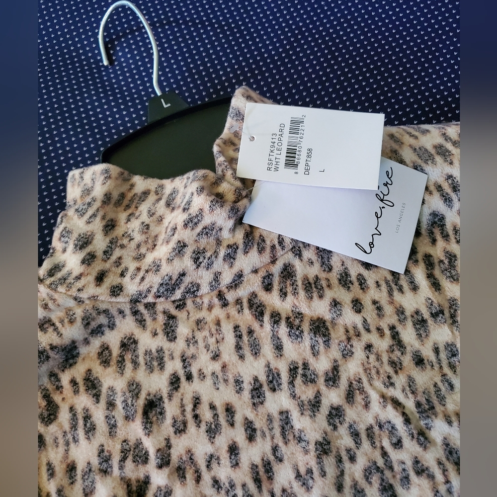 Love Fire Brushed Mock Neck Leopard Print Crop Top - Lettuce Edge - Picture 4 of 5